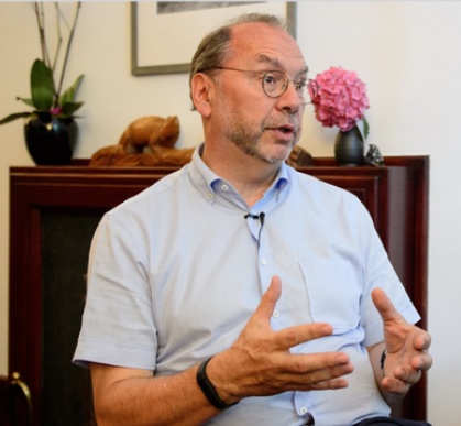 Peter Piot, Director of London School of Hygiene & Tropical Medicine, interviewed by Jay Walker (TEDMED Foundation)