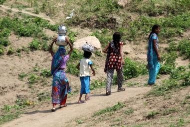 छह राज्यों की साठ फीसद किशोरियों ने कहा- हां, बाहर जाने में लगता है डर..!